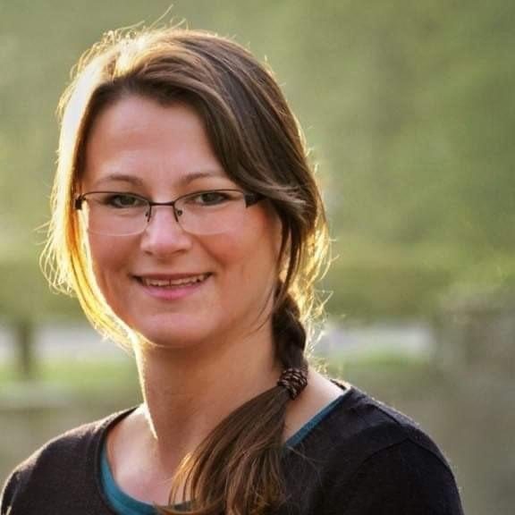 Ihre Ansprechpartnerin für nachhaltige Haushaltsauflösungen Katharina Lang-Höchsmann, Geschäftsführerin von Mein Damals